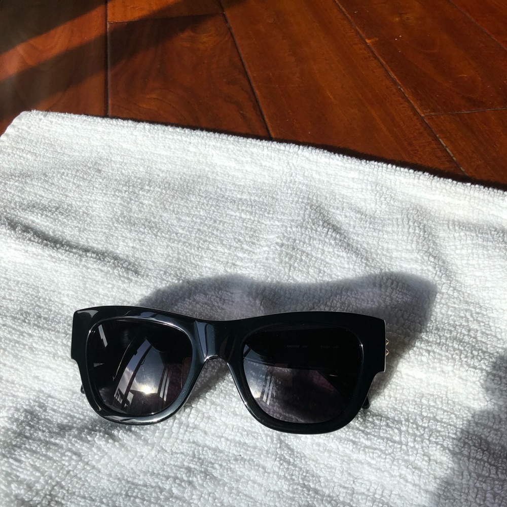 Alexander McQueen sunglasses ( women’s)